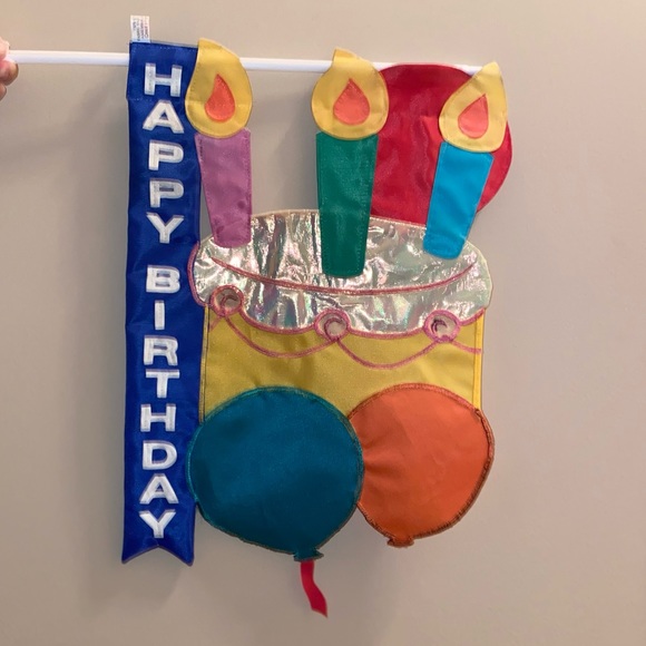 Garden Flags. Set of 2. Picture show both front and back of flags. - Picture 4 of 8